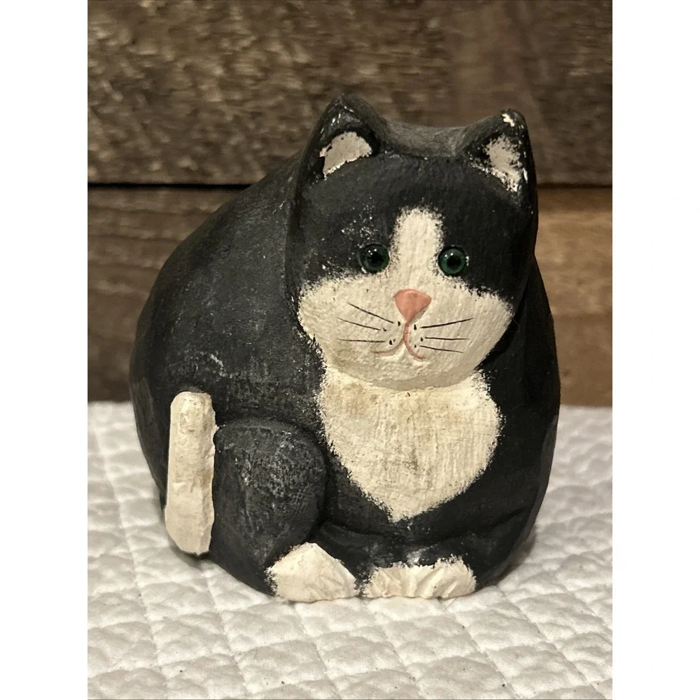 James Haddon Hand-Carved and signed Black‎ & White Tuxedo Cat Figurine – 3.5